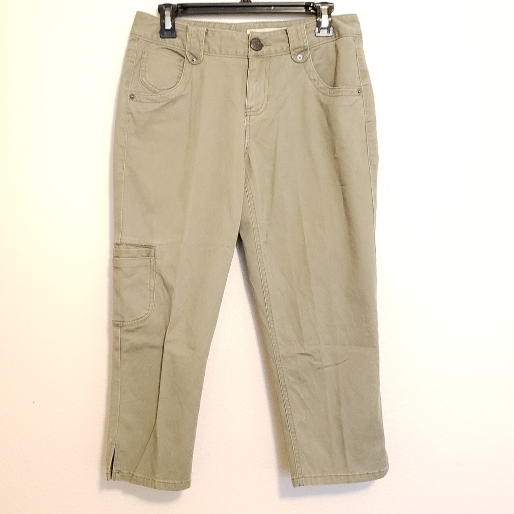 Size 4 olive green DKNY Jeans cargo cropped pants
